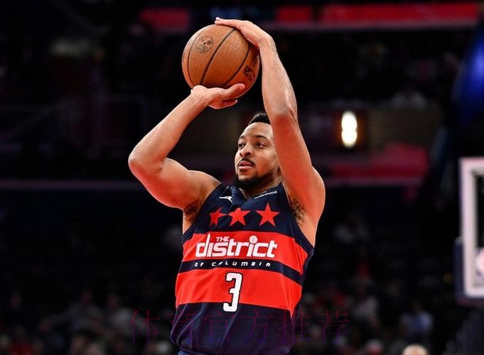 麦科勒姆关键后仰强投不中,老鹰主场2分惜败雄鹿 麦科勒姆关键后仰强投不中,老鹰主场2分惜败雄鹿